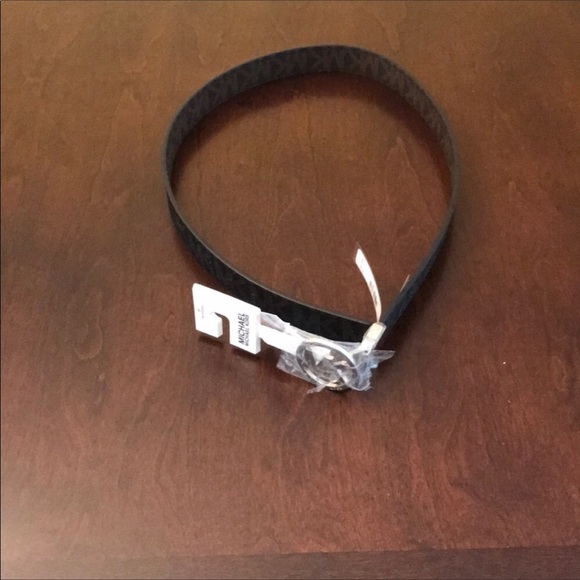 Michael Kors Reversible Belt - Picture 2 of 4